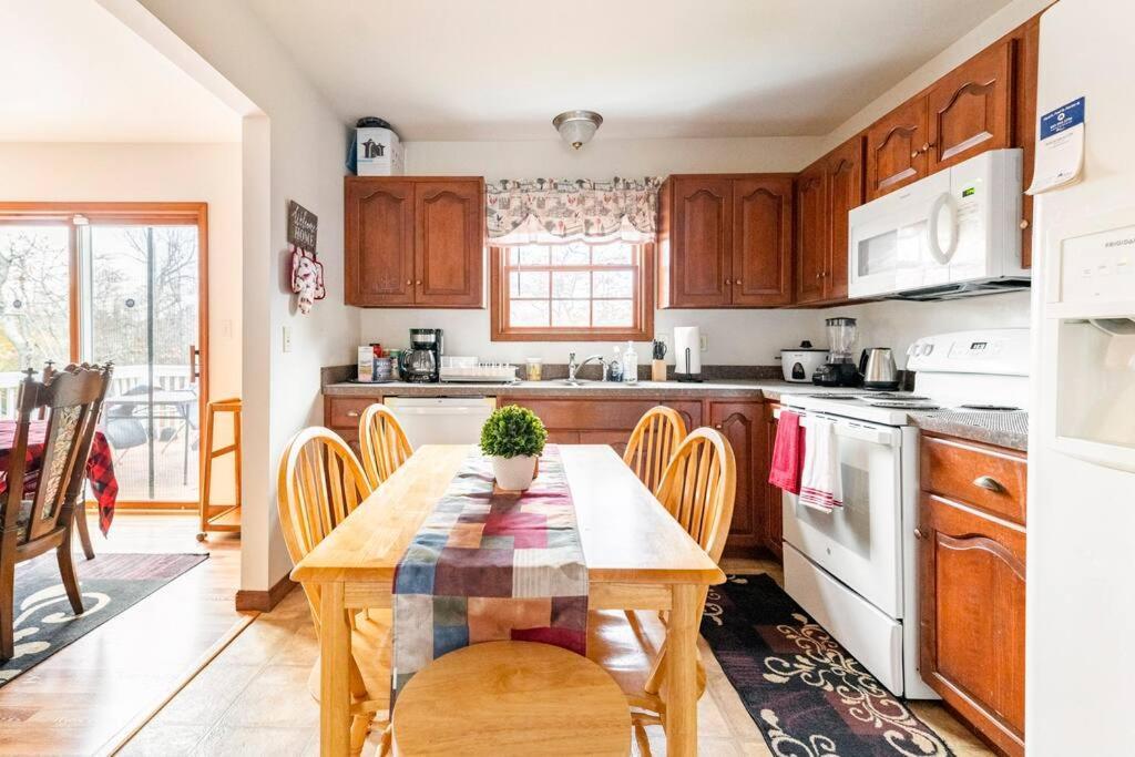 Cheerful Pocono Home Away From Home Albrightsville المظهر الخارجي الصورة